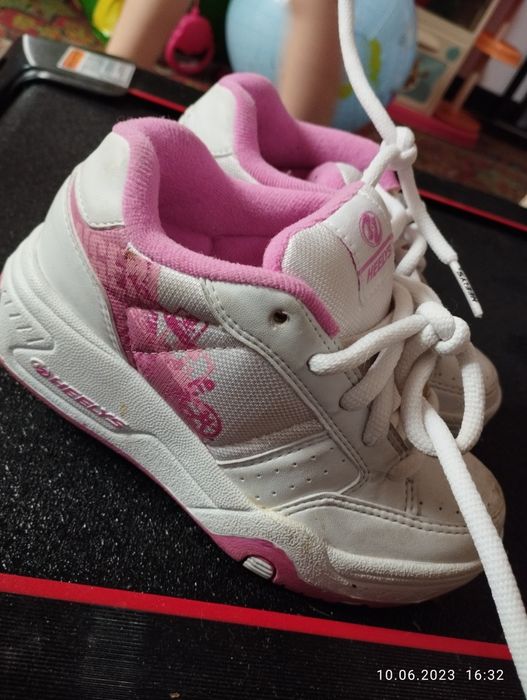 Роликовые кроссовки heelys
