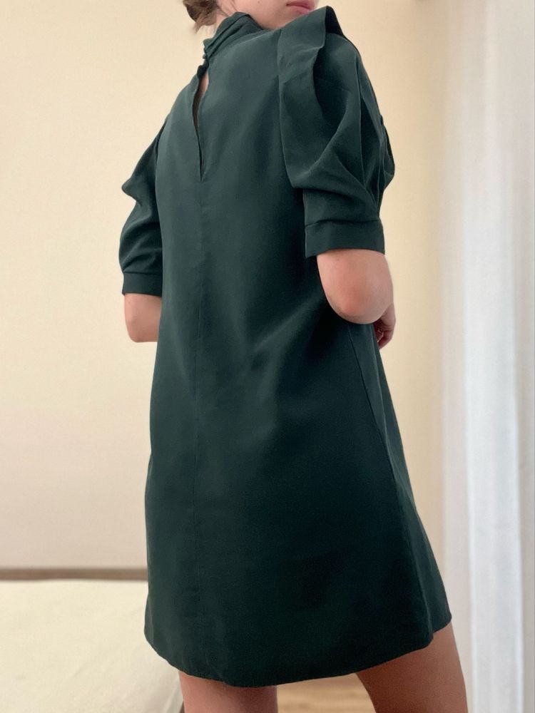 Zara butelkowozielona wiskozowa trapezowa sukienka mini 36 S