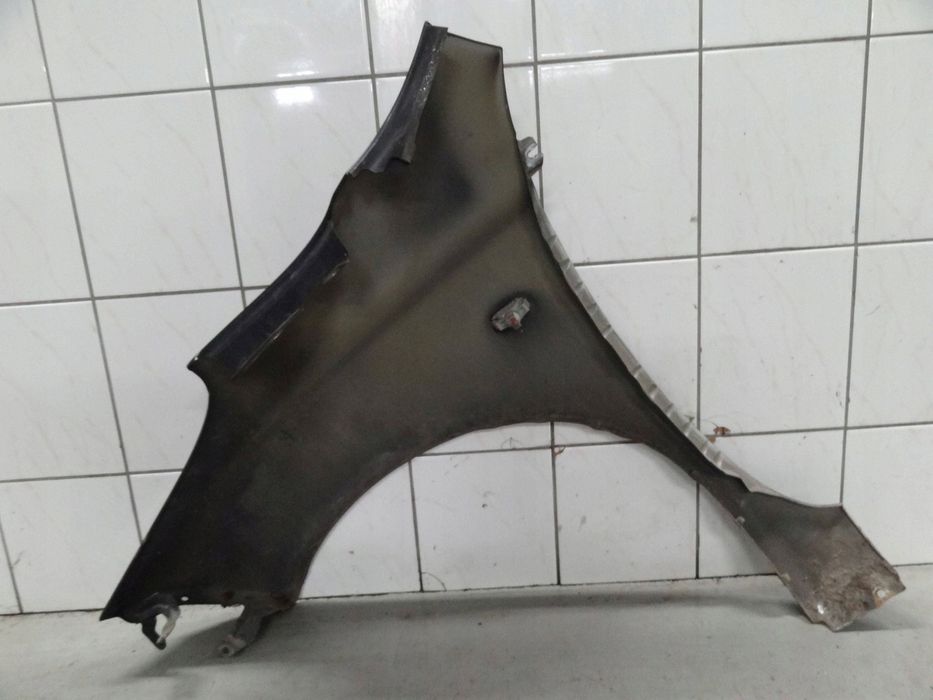 Nissan Micra K12 2005 3D HB błotnik Prawy przód Przedni