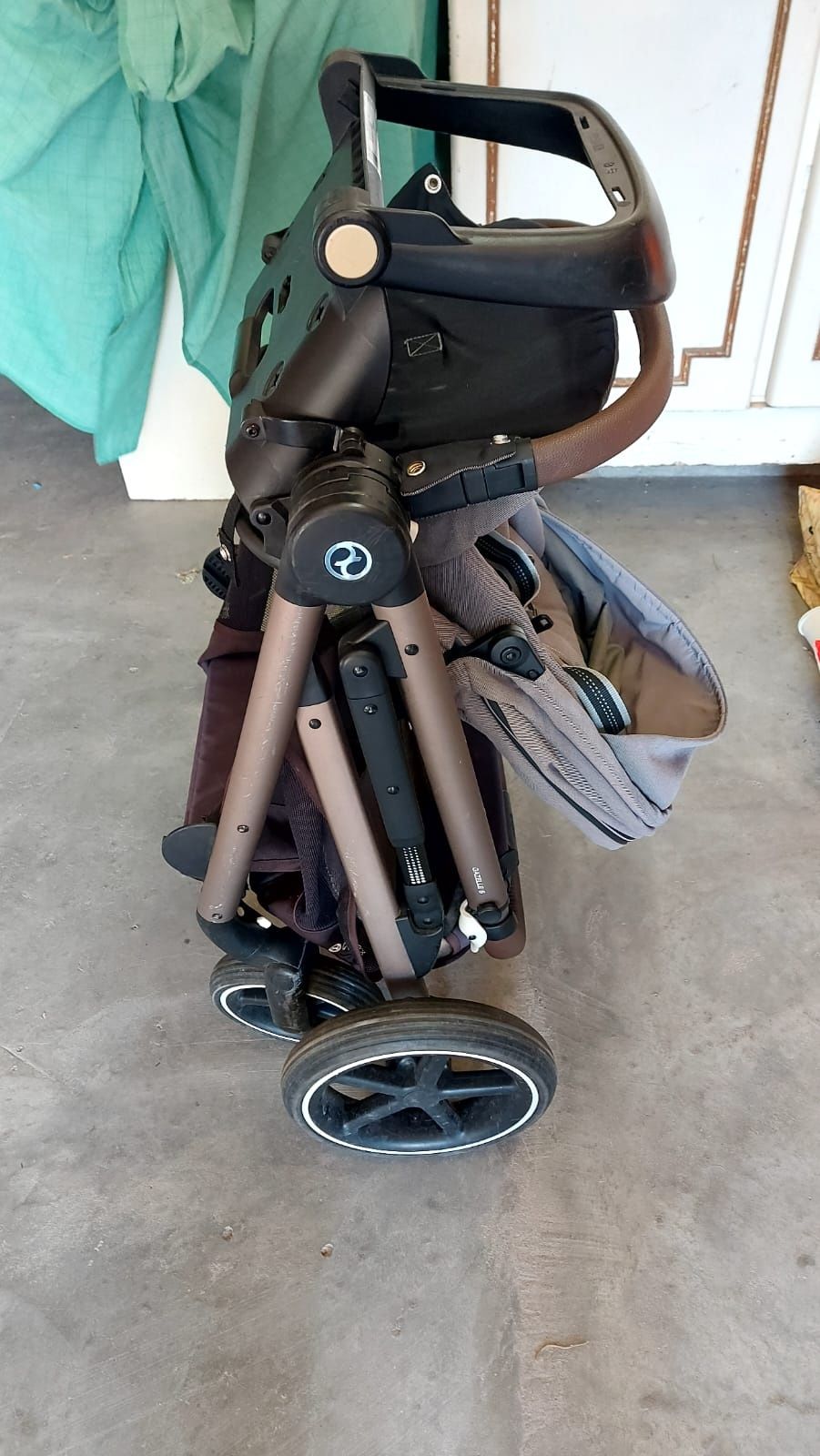 Carrinho de bebé Cybex com a possibilidade para gémeos.