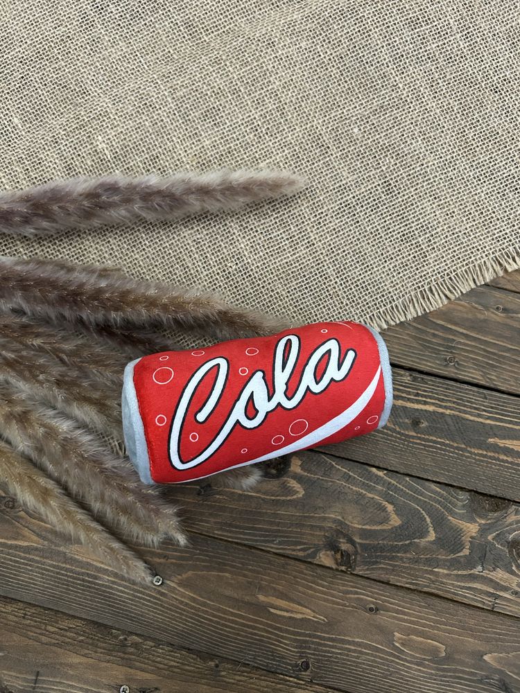 Zabawka maskotka puszka coca cola piszcząca dla psa