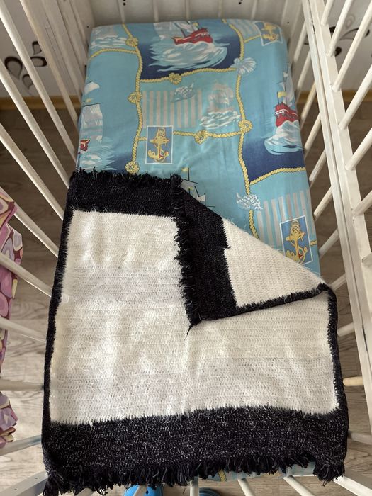 Бортики мʼякі в дитяче ліжко. Простинь і плед