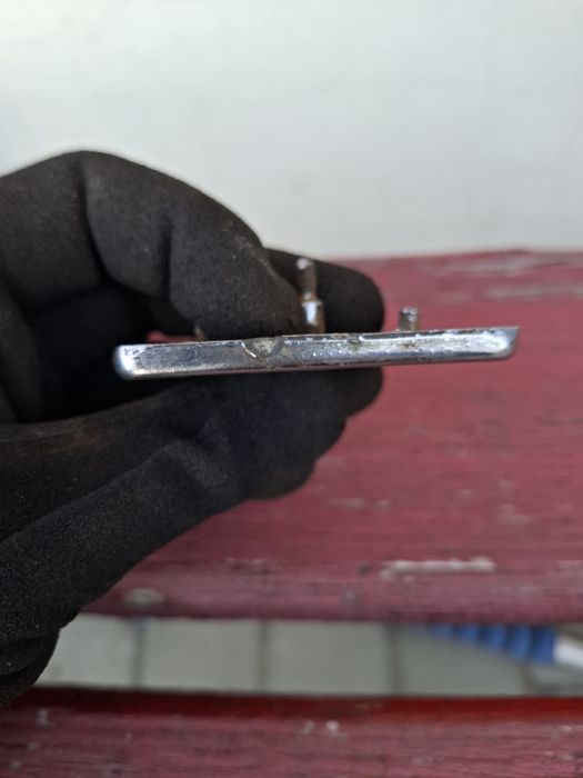 Zabytkowy znaczek emblemat Zastawa  prl