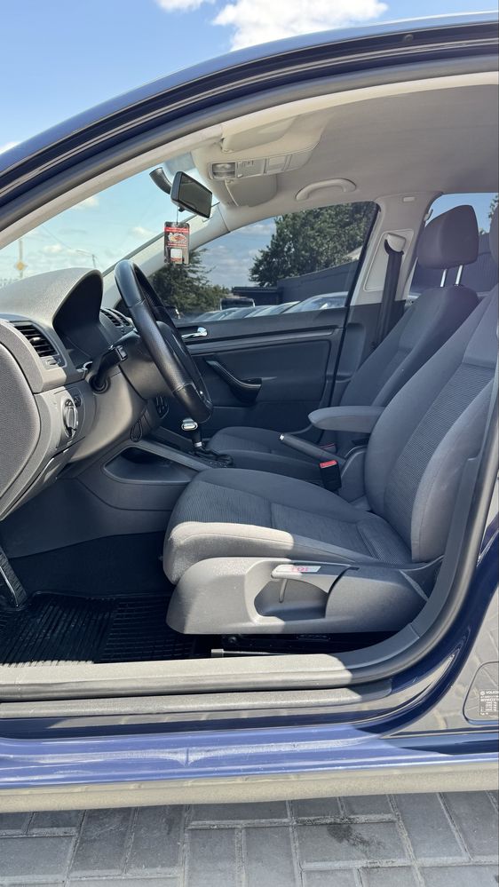 VW Golf 5 Фольксванег Гольф 5 2.0 ДИЗЕЛЬ АВТОМАТ ЕКСКЛЮЗИВ