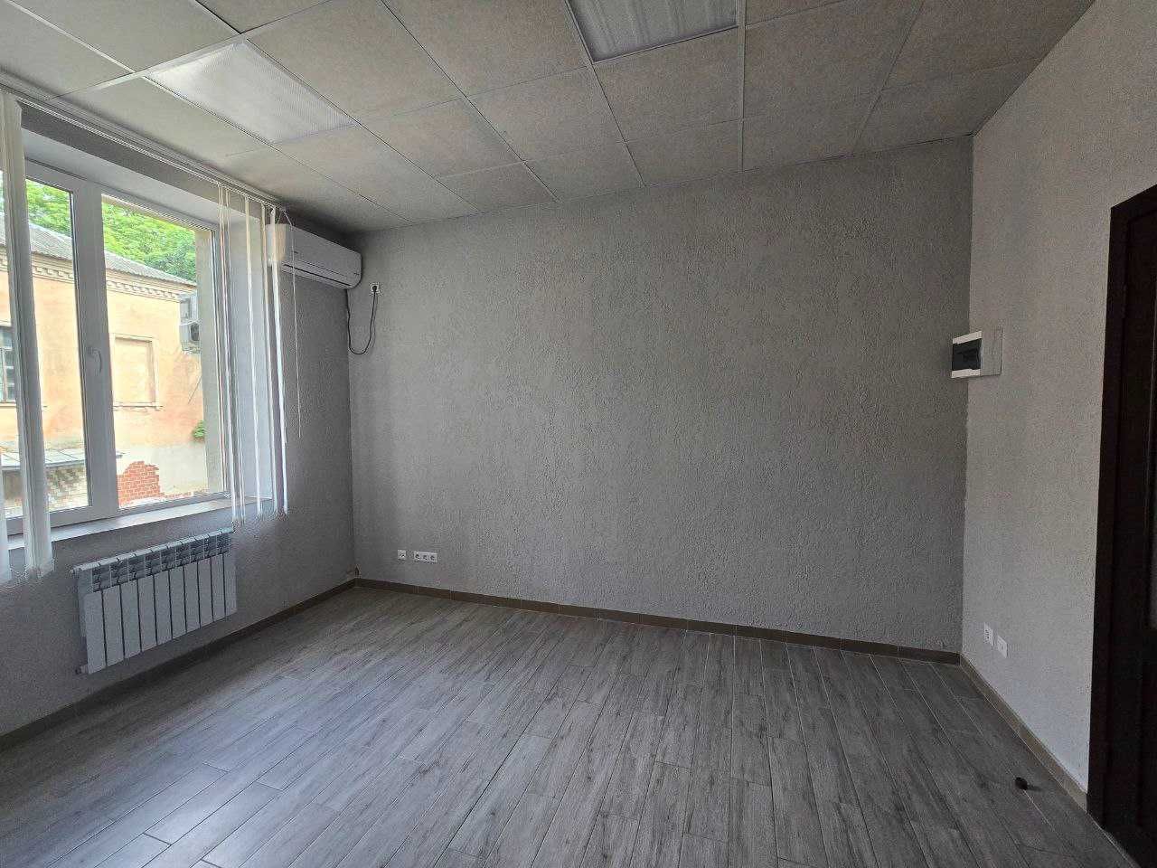 Оренда кабінетів 15 до 45 м2 з водою, центр