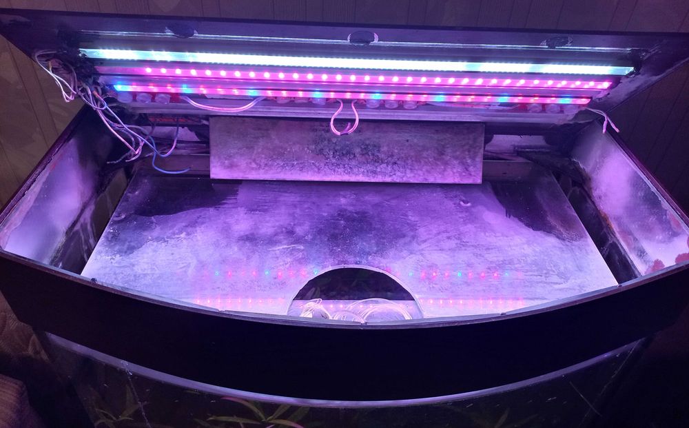 Аквариум 90 л с подсветкой, грунтом, подставкой под компрессор