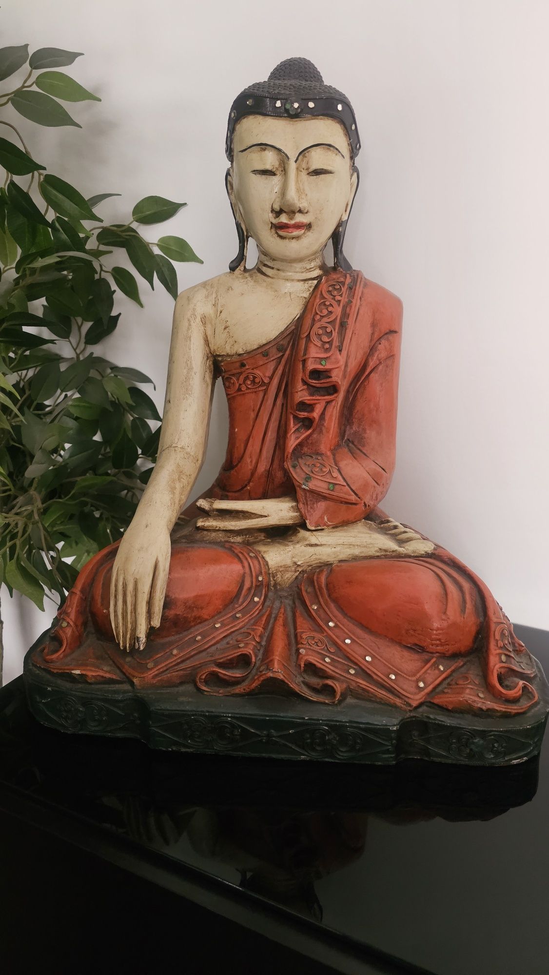 Buda em madeira antigo