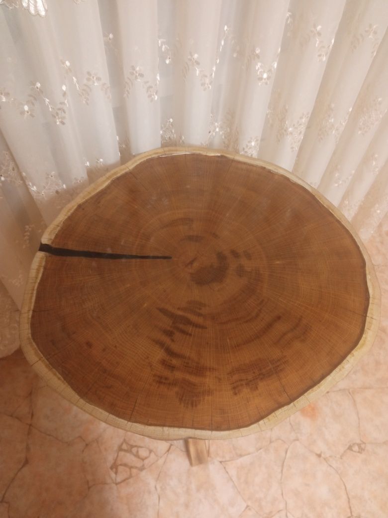 Деревянный столик со спила дуба