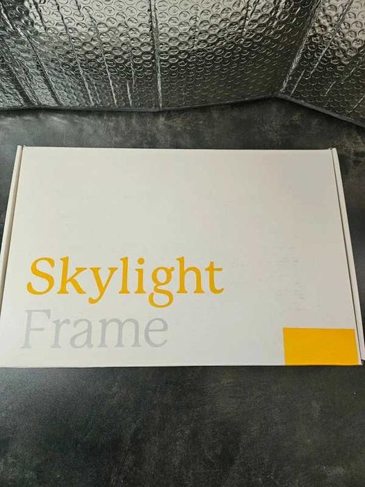 Skylight Frame – Cyfrowa Ramka na Zdjęcia (10")