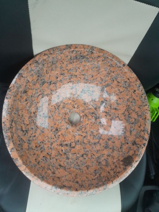 Umywalka nablatowa z kamienia naturalnego