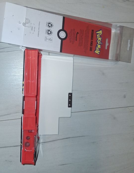 Pikachu Pokémon  nowy piórnik z temperówką