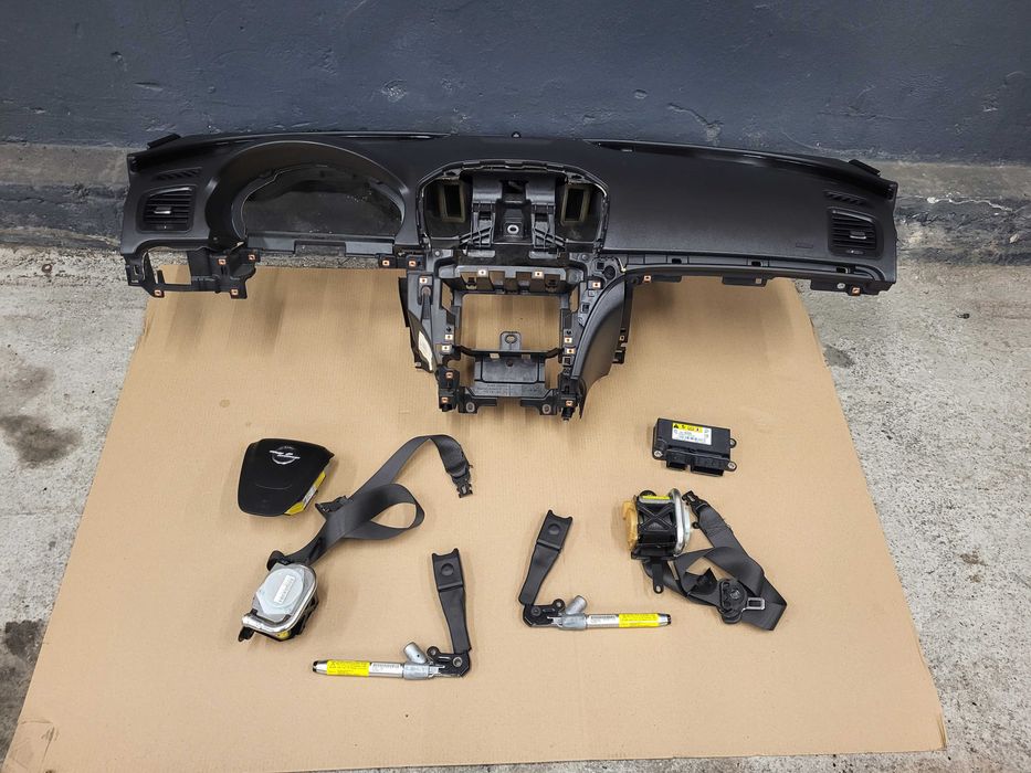 Insignia konsola czarna kokpit deska rozdzielcza airbag