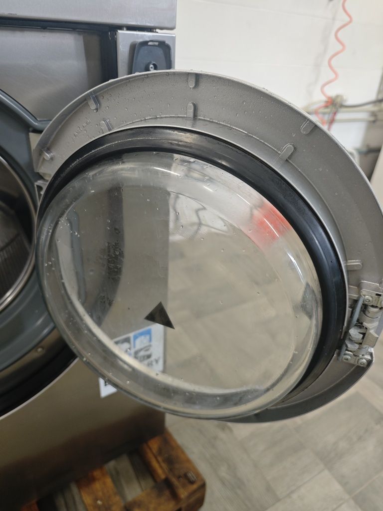 Професійна пральна машина 10/12 кг Miele PW6101 EL