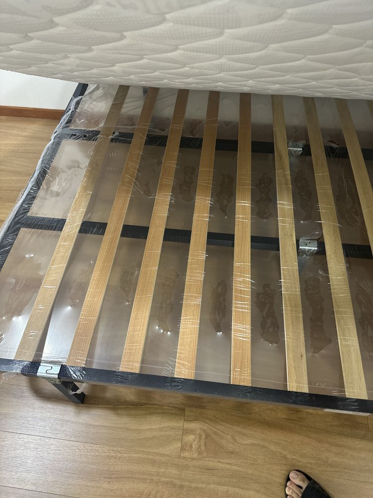 Colchão novo com estrado cama