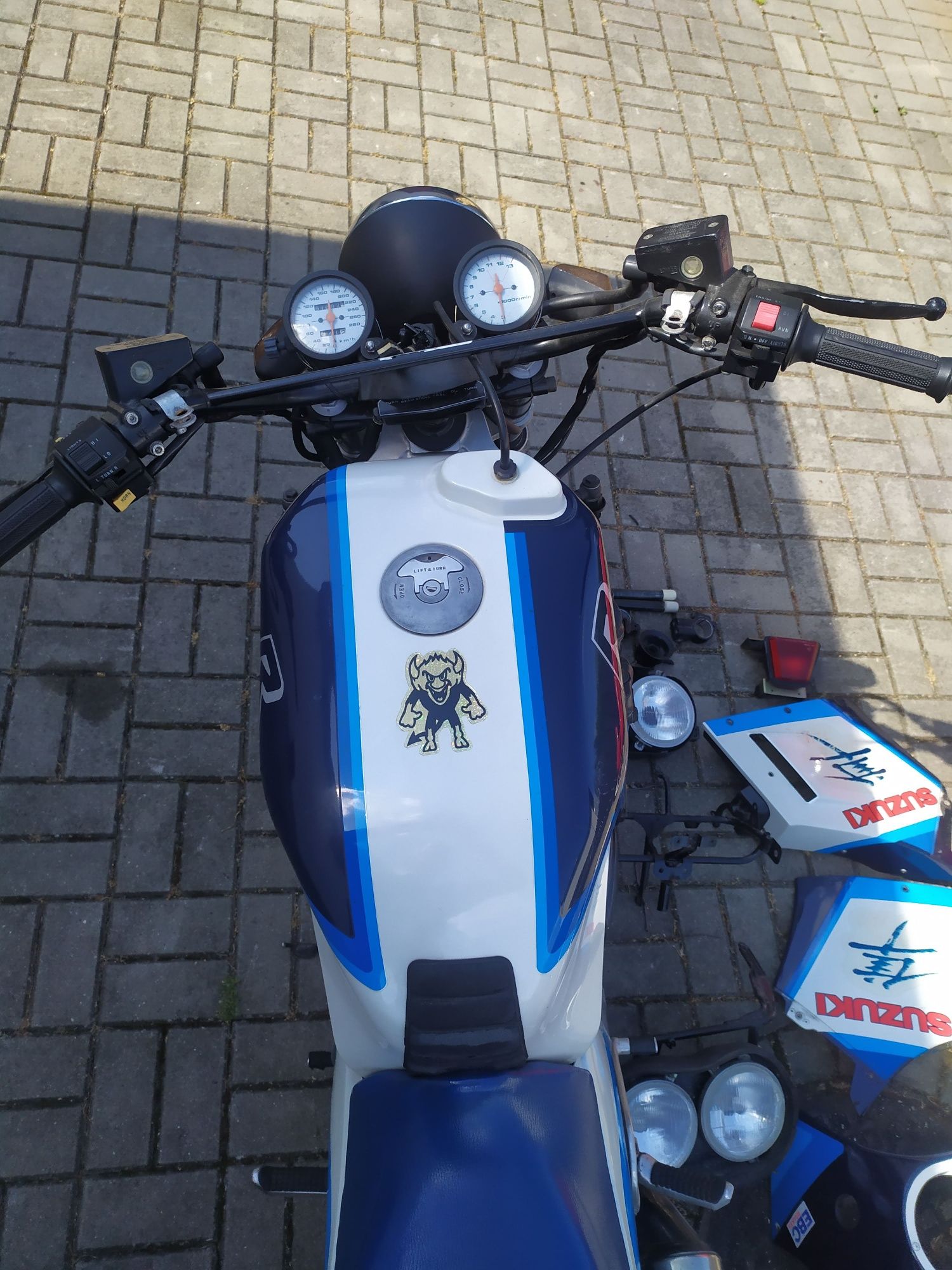 Suzuki GSXR 1100 86r olejak