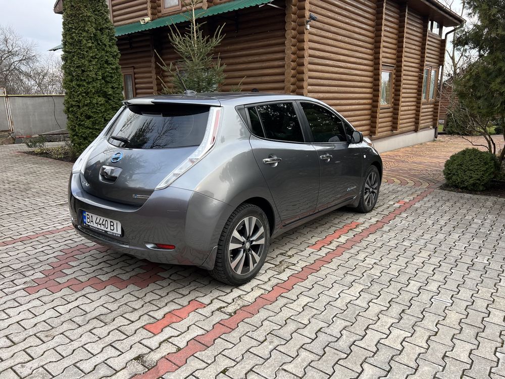 Nissan leaf продам