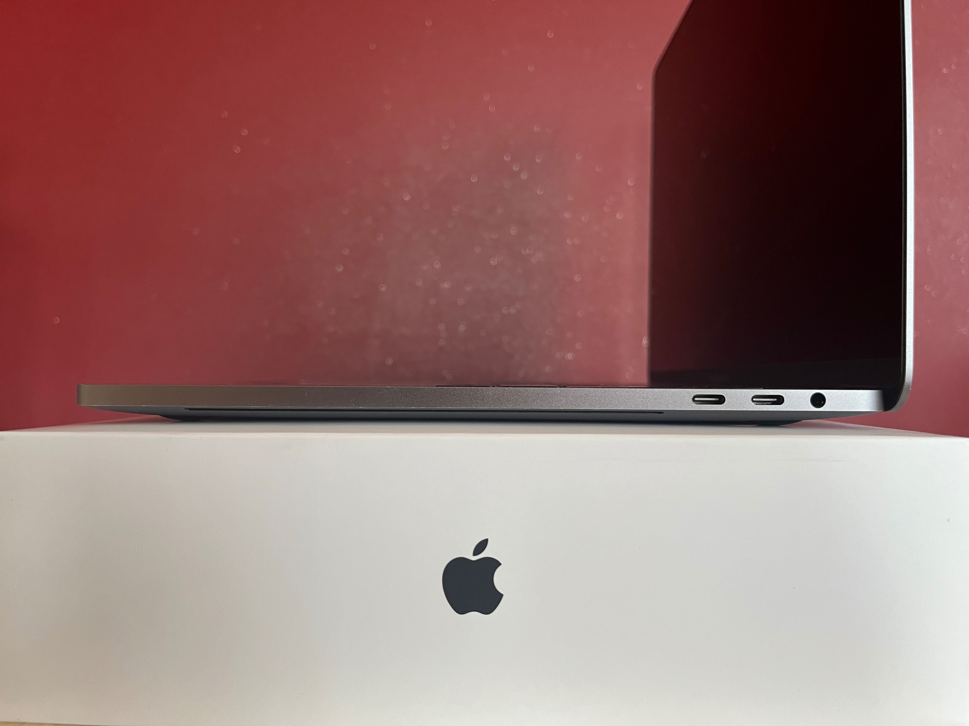 Apple MacBook Pro 13,3" 2019 i5 2,4GHz 8GB RAM /256GB /4 x Thunderbolt