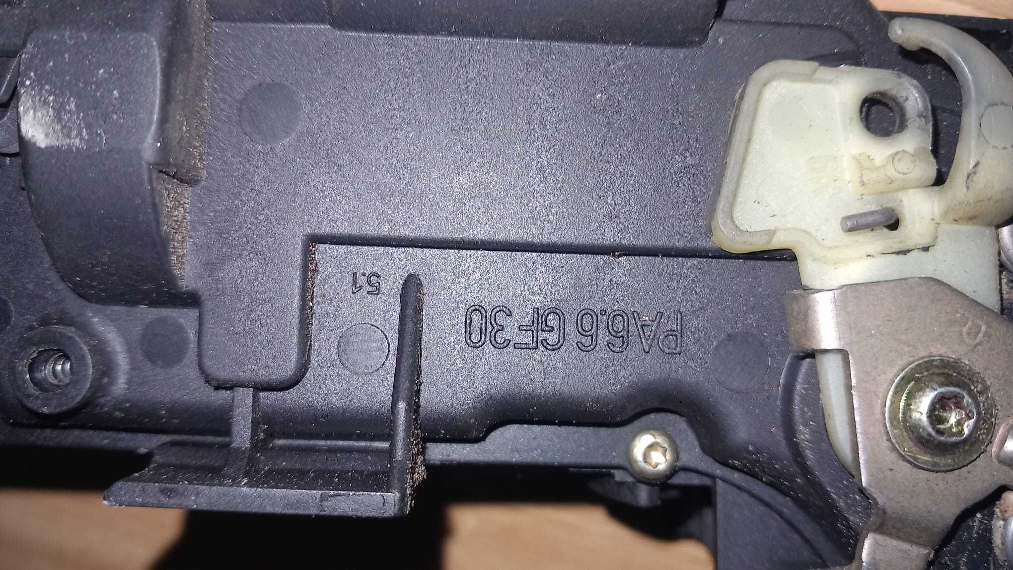 Fecho Passat 3BG passageiro, frente, direita