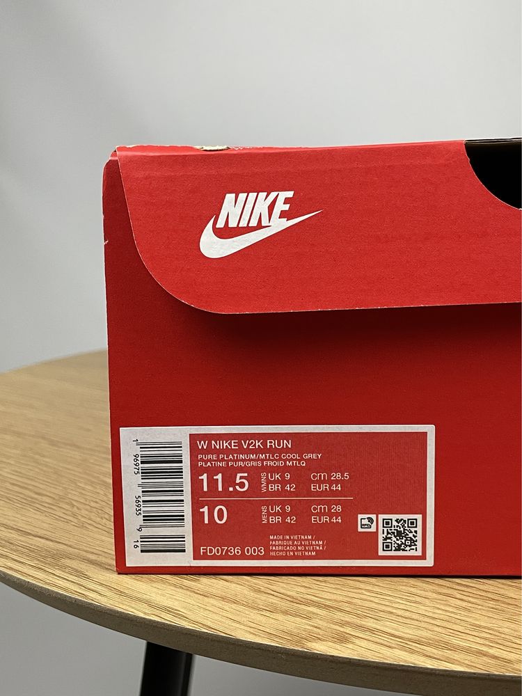 Кросівки Nike V2K Run (EU 44) оригінал сірі чоловічі FD0736-003