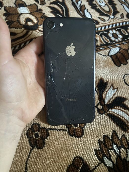 Продам айфон 8,64 гб