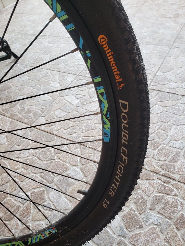 Bicicleta BTT aro 29 BERG extras