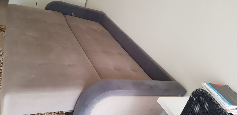 Urgentw!!! Sofá cama em ótimo estado de conservação, novo