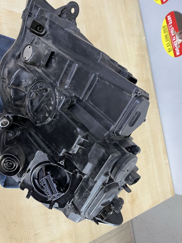 Права фара Volkswagen Multivan,Transporter,2021рік