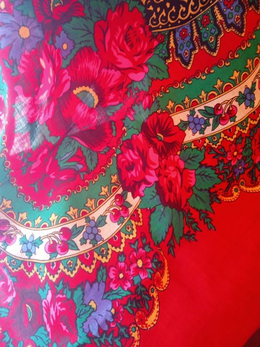 Продам дві великих хустки