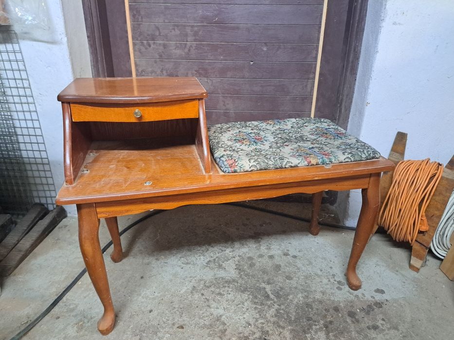 ŁAWKA  Telefoniarka