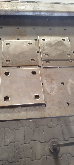 Blacha montażowa marka budowlana konstrukcja mocowanie stopa