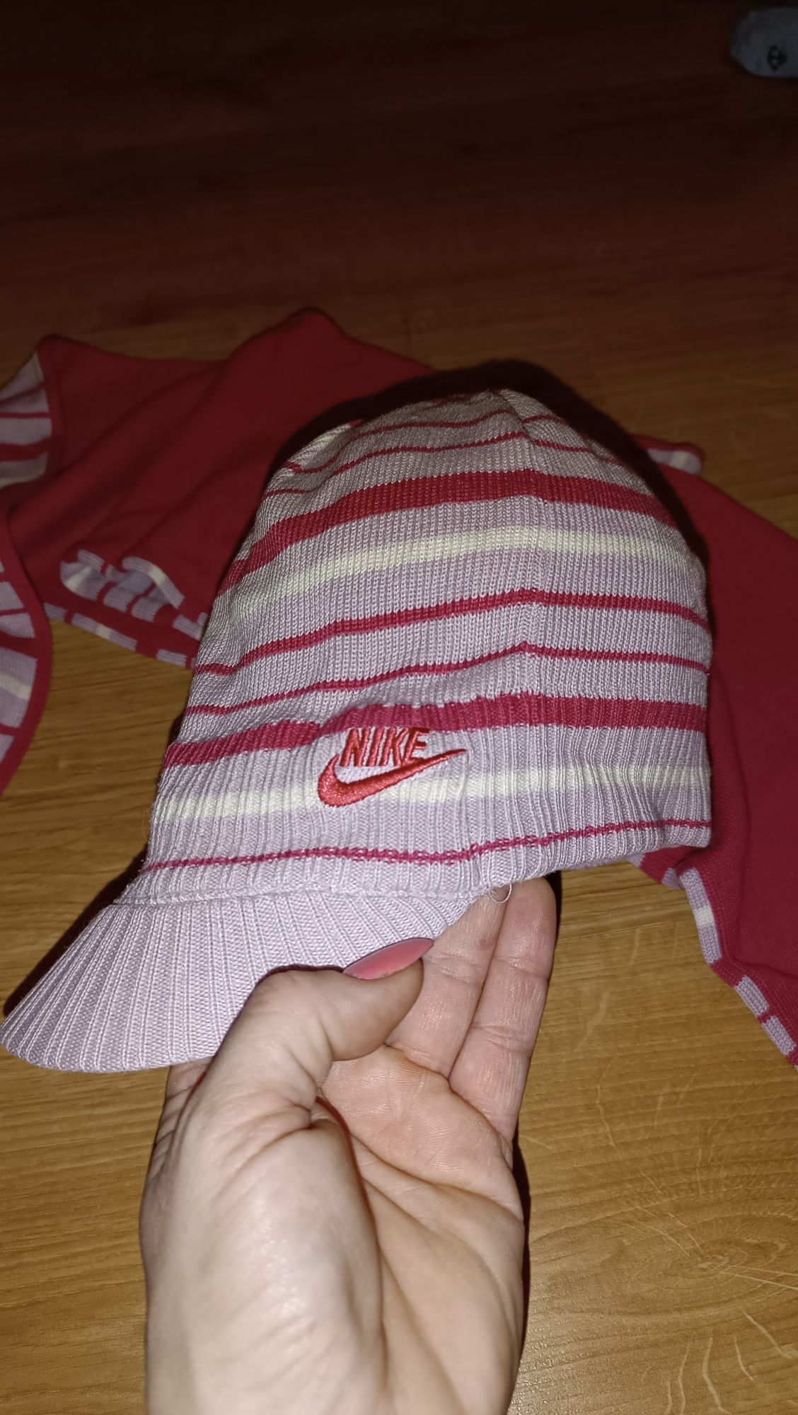 Czapka i szalik NIKE, różowo fioletowe paski