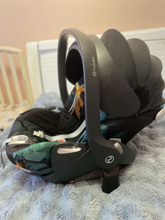 Cybex cloud q з адаптерами на шасі Priam