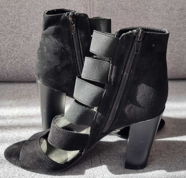 Guess czarne  buty na obcasie roz38 zamsz gumka stan bardzo dobry