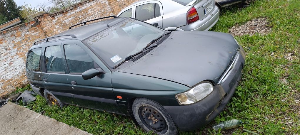 Продам по запчастинах ford escort.