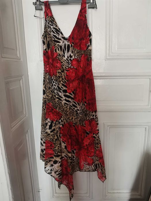 Koronkowa sukienka w kwiaty