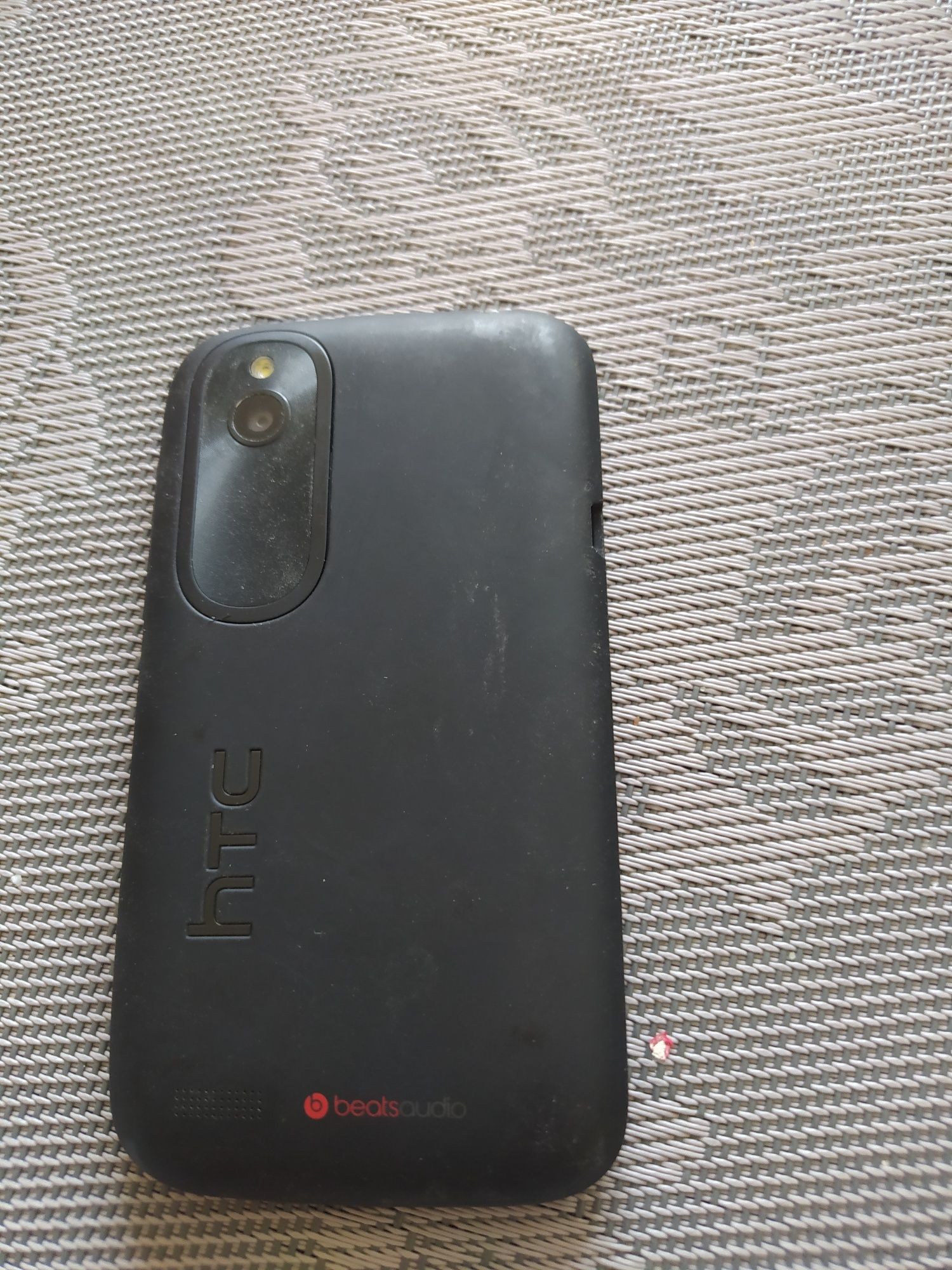 Продам телефон htc