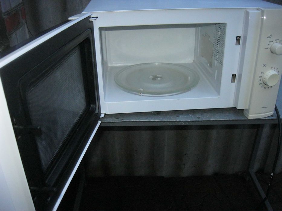 Продам микроволновку Electrolux