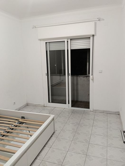 Quarto para arrendar Amadora 400€ com despesas a parte, solteiro/a