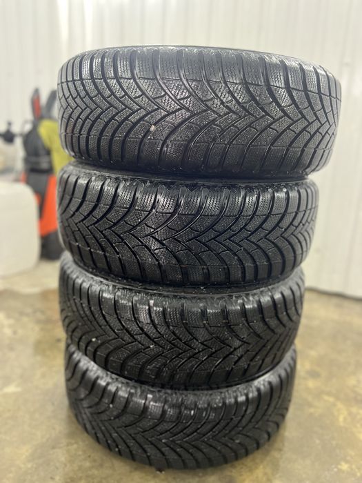 Продам Гуму 195/65R15 Зима SEMPERIT