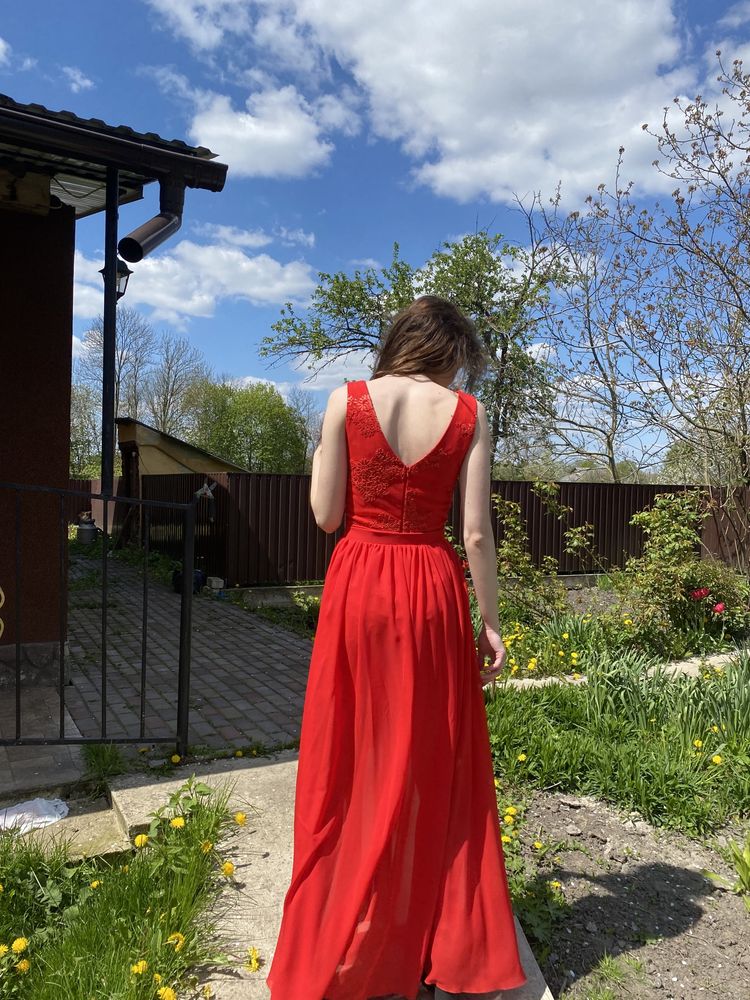 Випускне плаття червоне