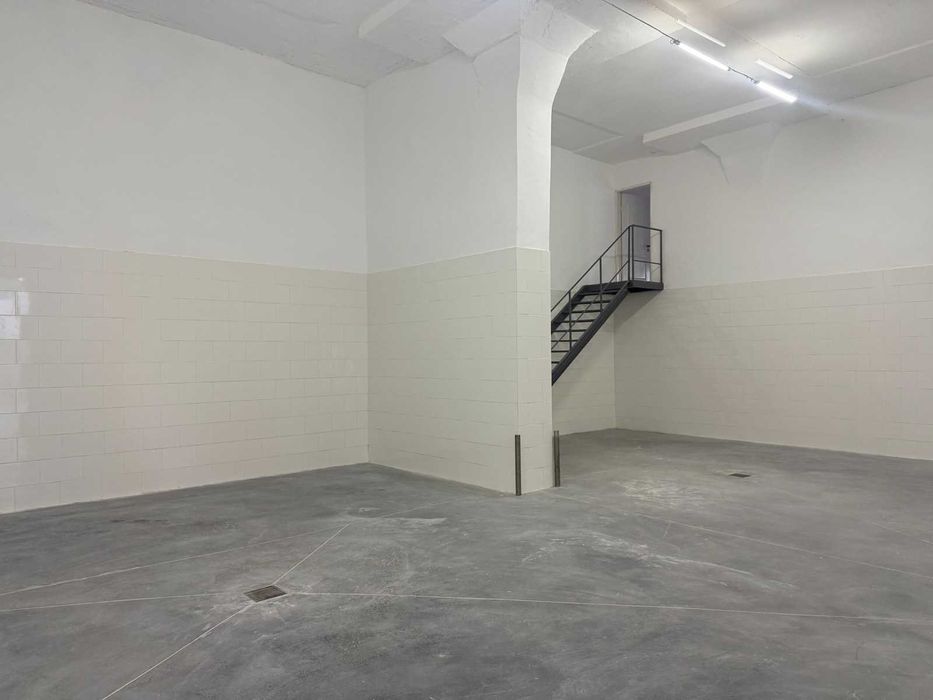 Світле виробниче приміщення з новим ремонтом очікує на свого орендаря