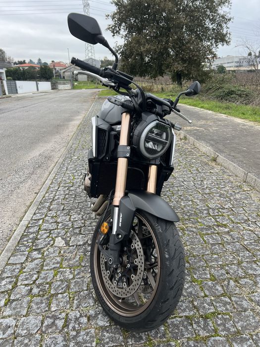 Honda CB650R 2021 - MUITO BOM Estado