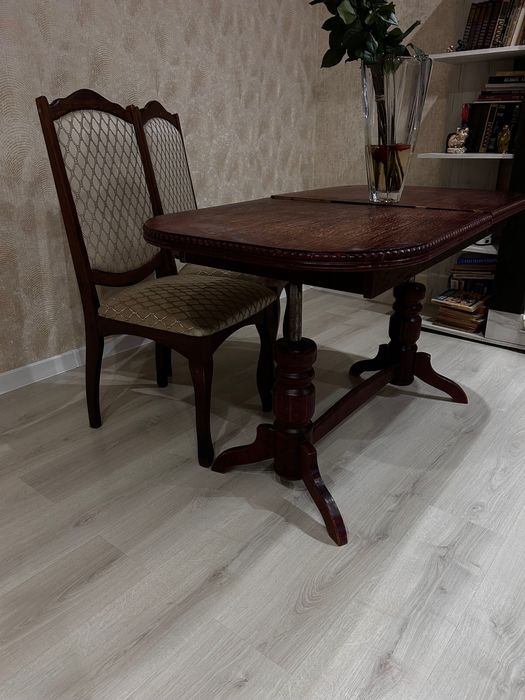 Стіл обідній і стільці