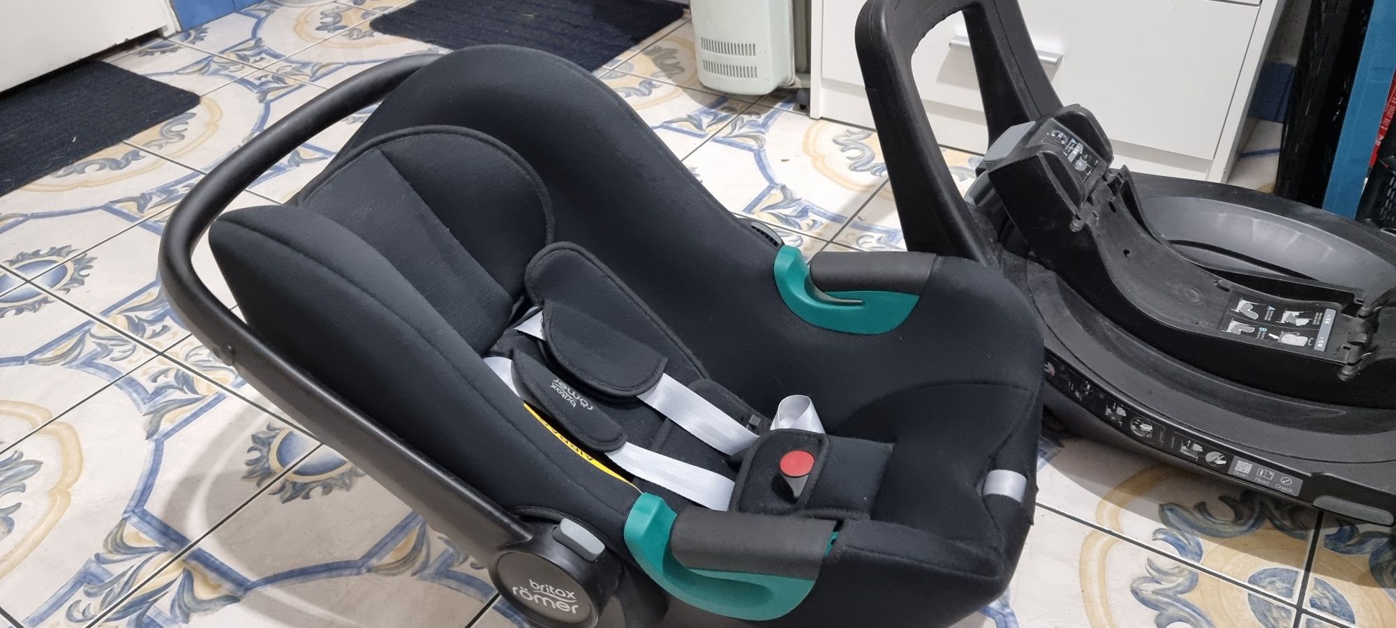 Fotelik/nosidelko/baza Britax Roamer komplet