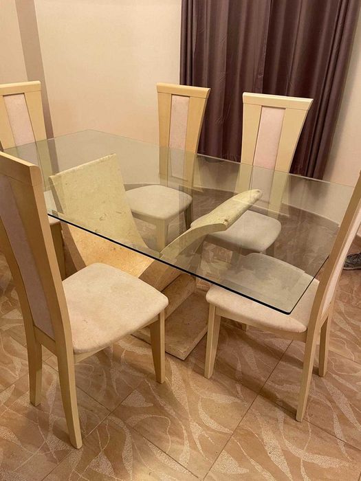 Mesa de Jantar em Vidro e Pedra com 6 Cadeiras Estofadas