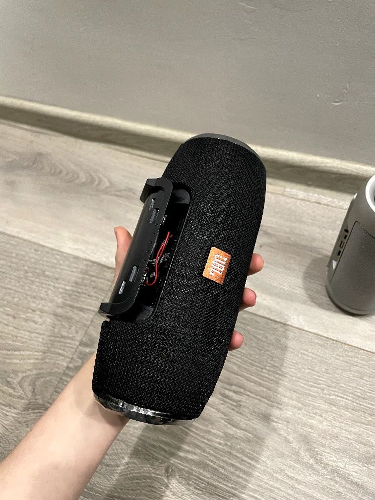 Колонкі JBL не оригінальні