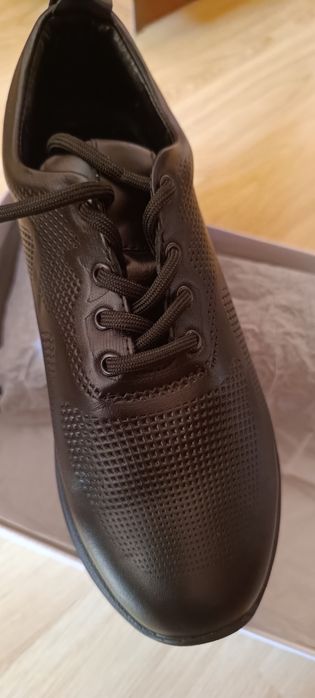 Кожанные кроссовки на весну