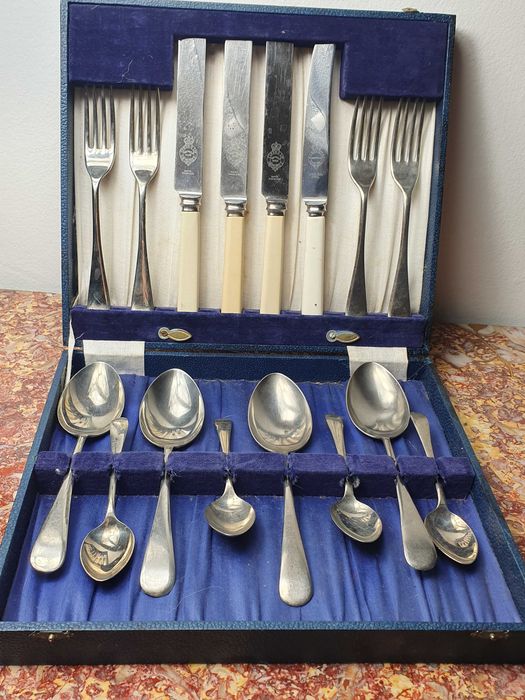 Zestaw stołowy sztućców dla 4 osób, posrebrzane, Viners Ltd. Sheffield