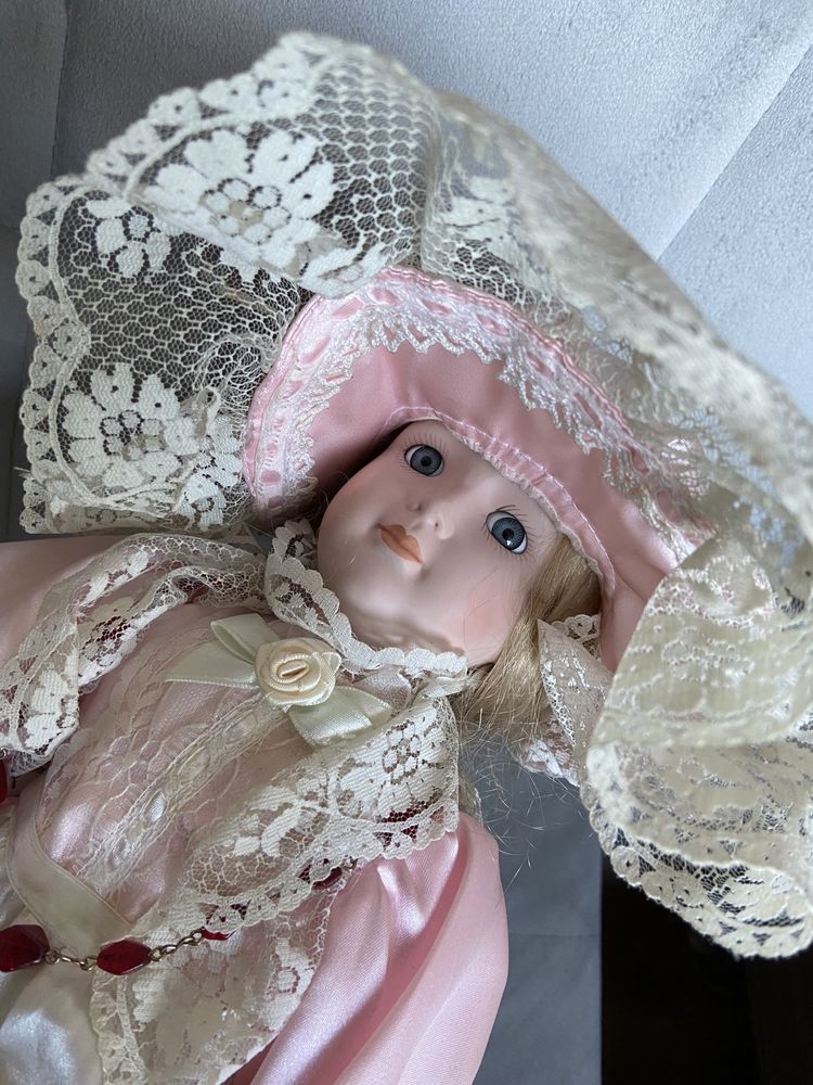 Sprzedam porcelanowa lalka Carherine unikatowa z całym wyposażeniem