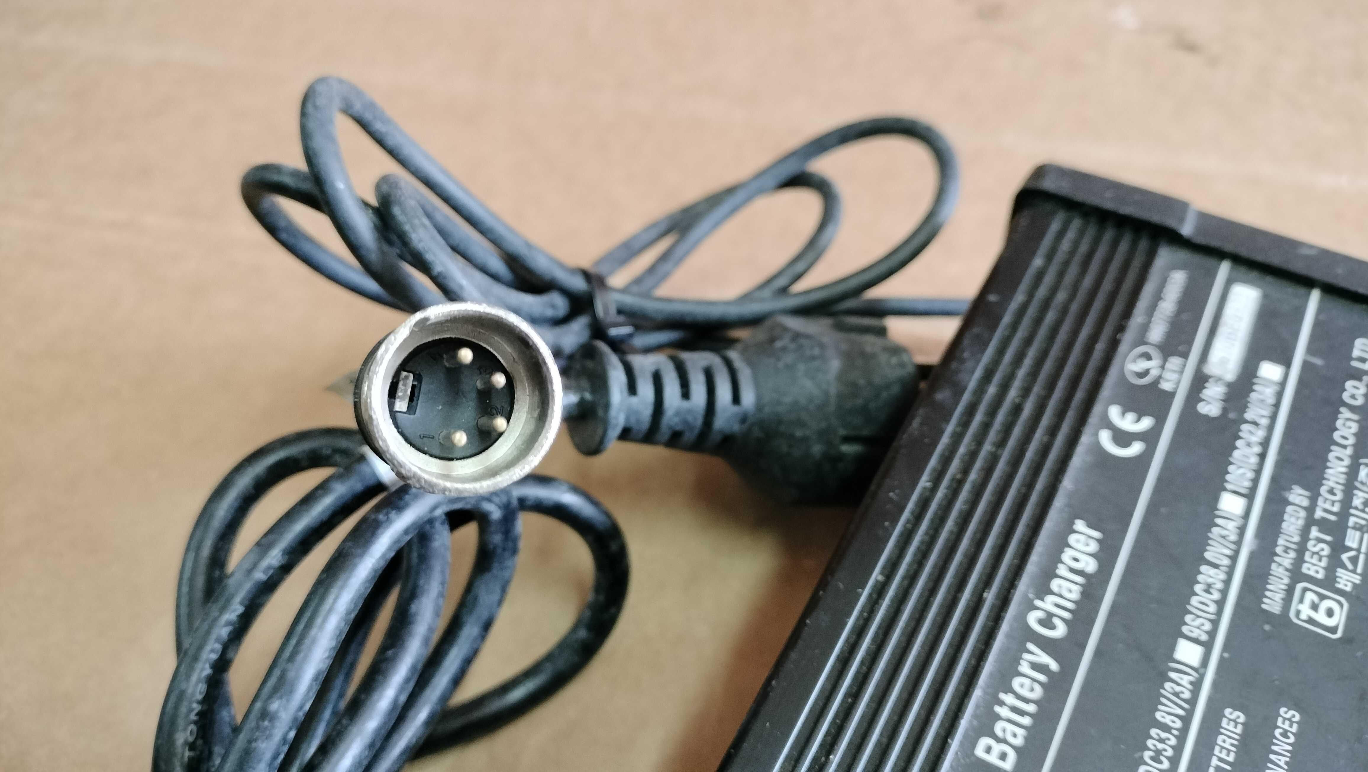 Ładowarka rowerowy 33,8V 3A / 4 piny